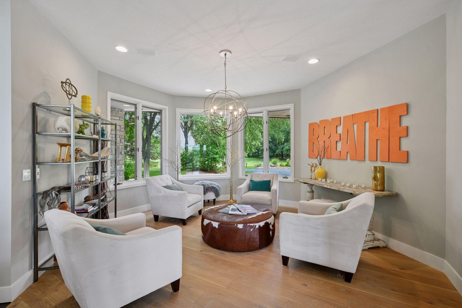 525 Navajo Road W