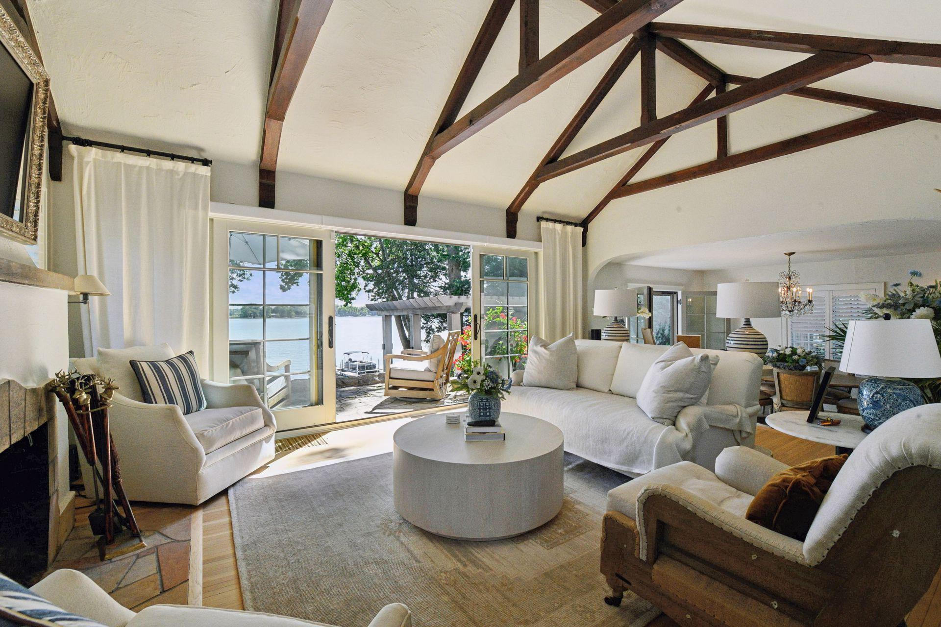 4805 Island View Drive