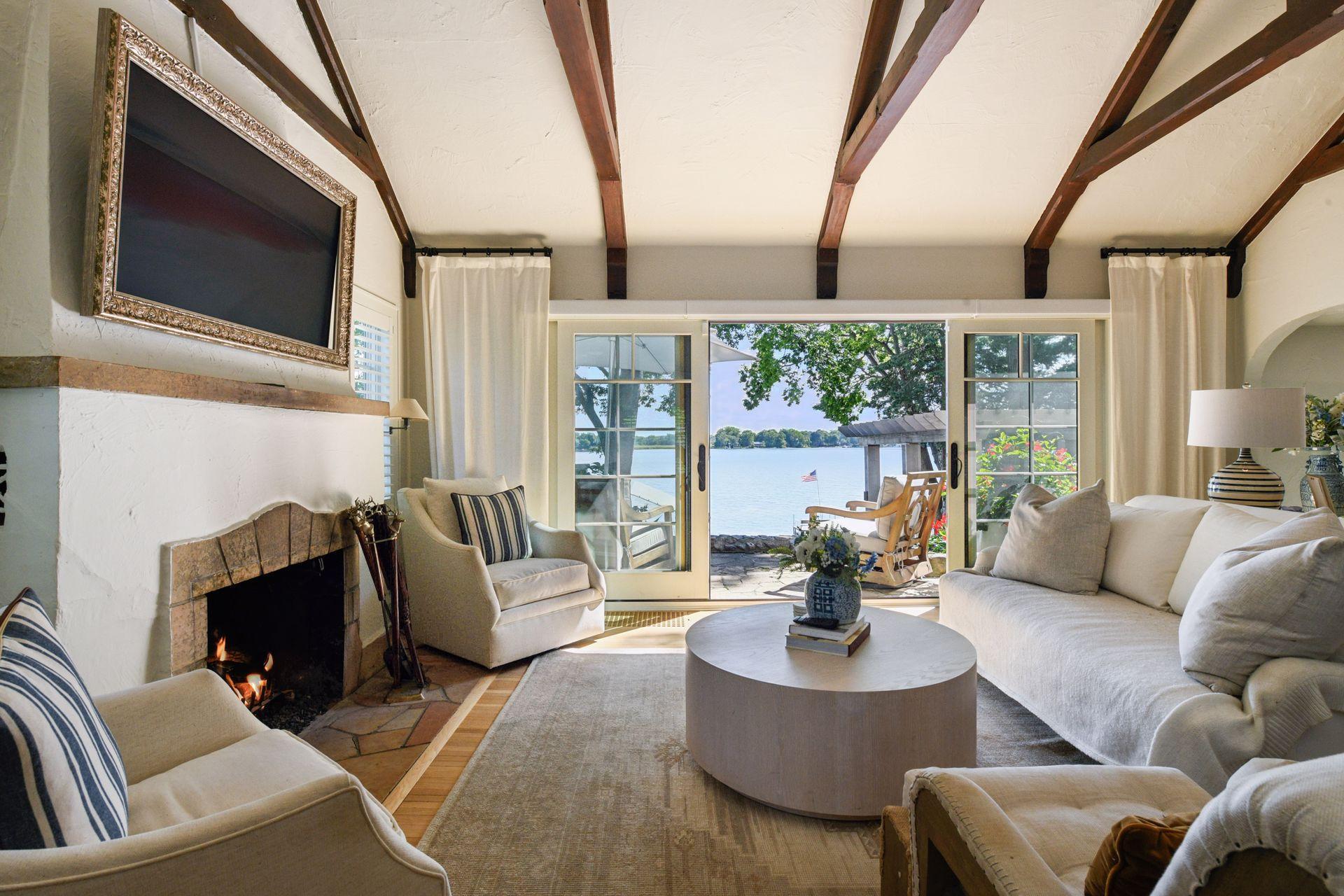 4805 Island View Drive