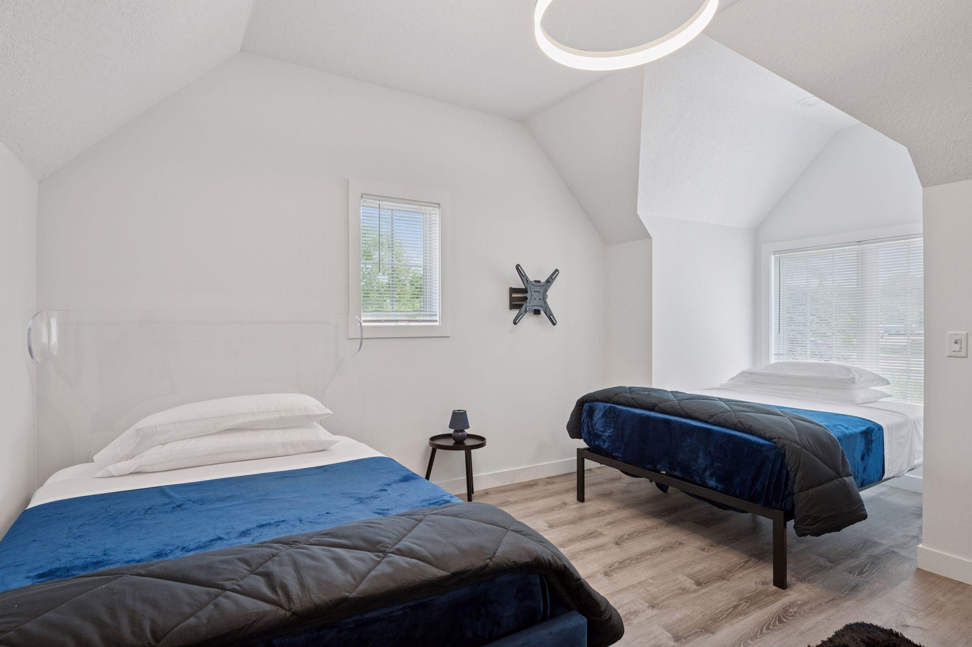 1032 Gardner Street E