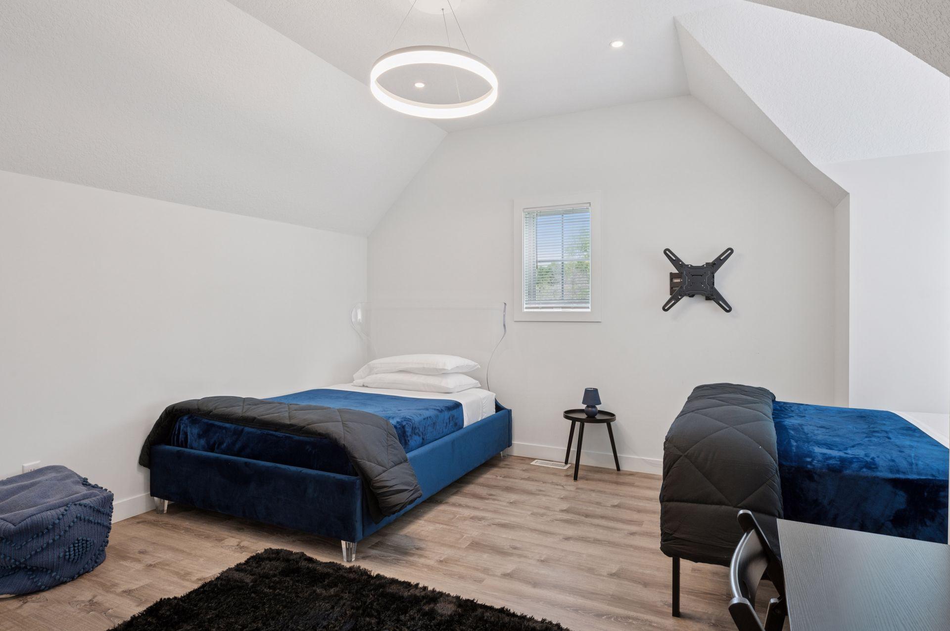 1032 Gardner Street E