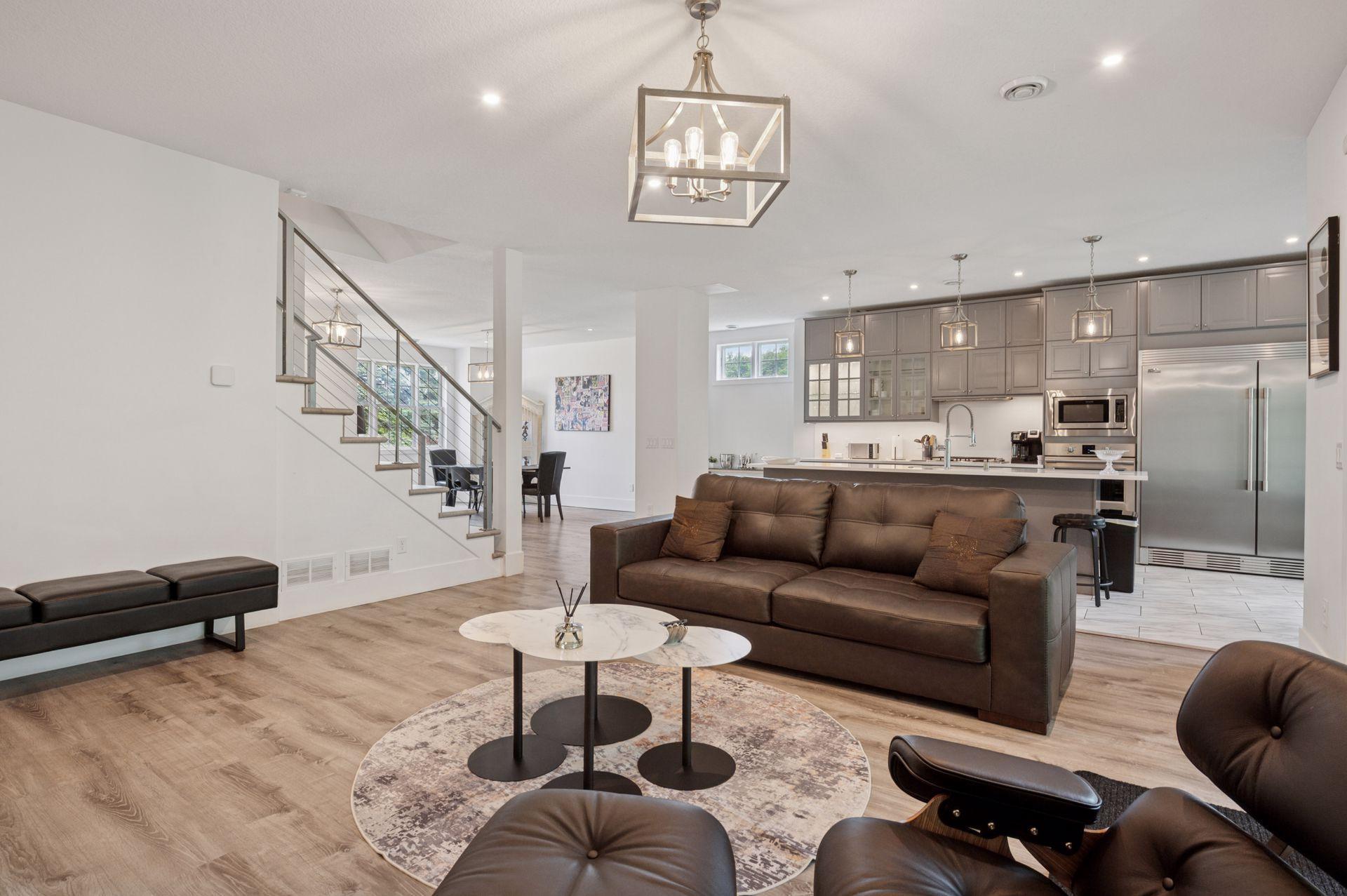 1032 Gardner Street E