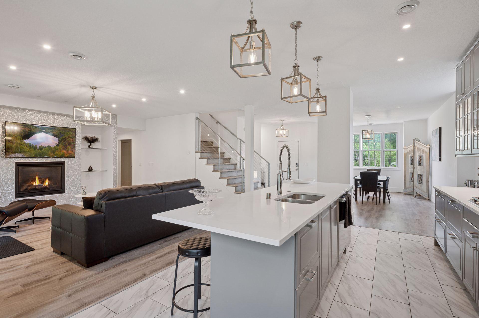 1032 Gardner Street E