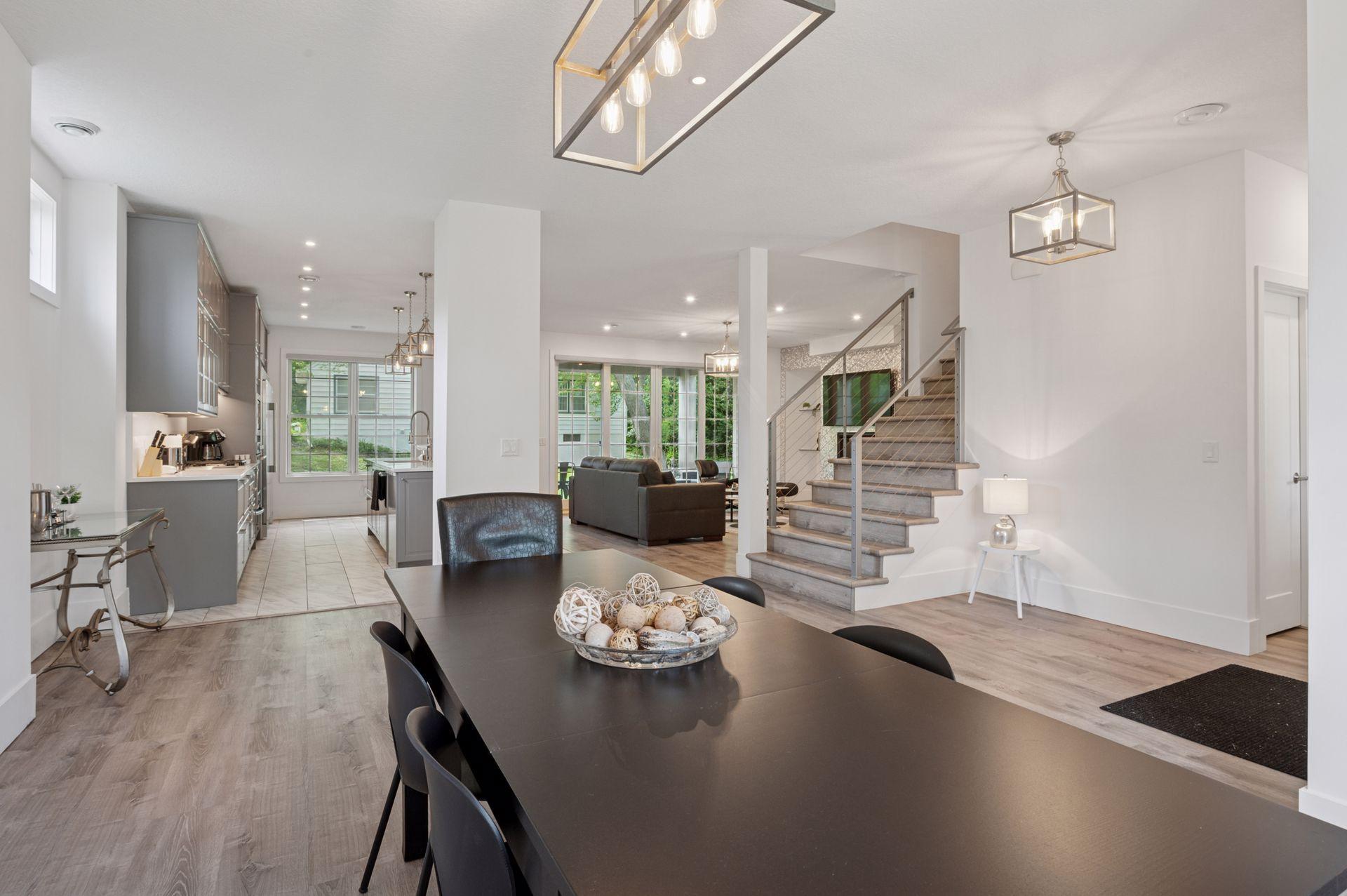 1032 Gardner Street E