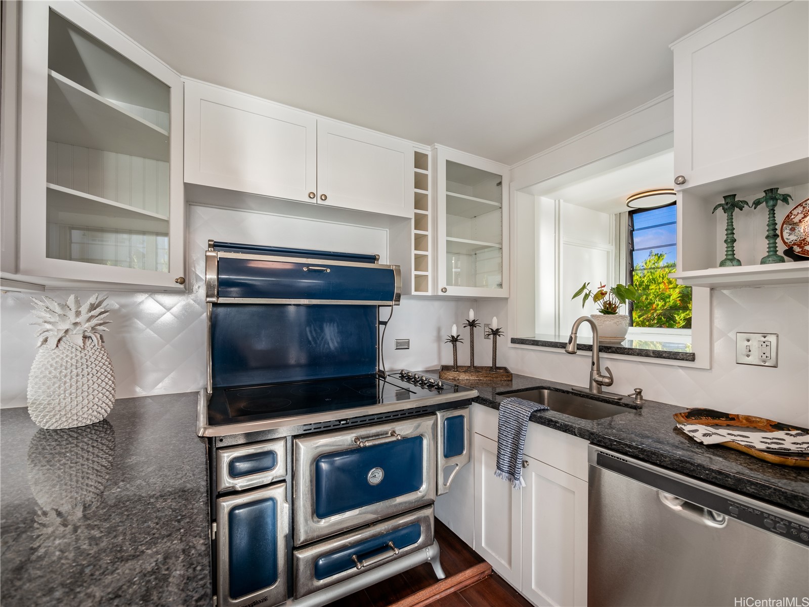 3056 Kalakaua Avenue Unit: 3W