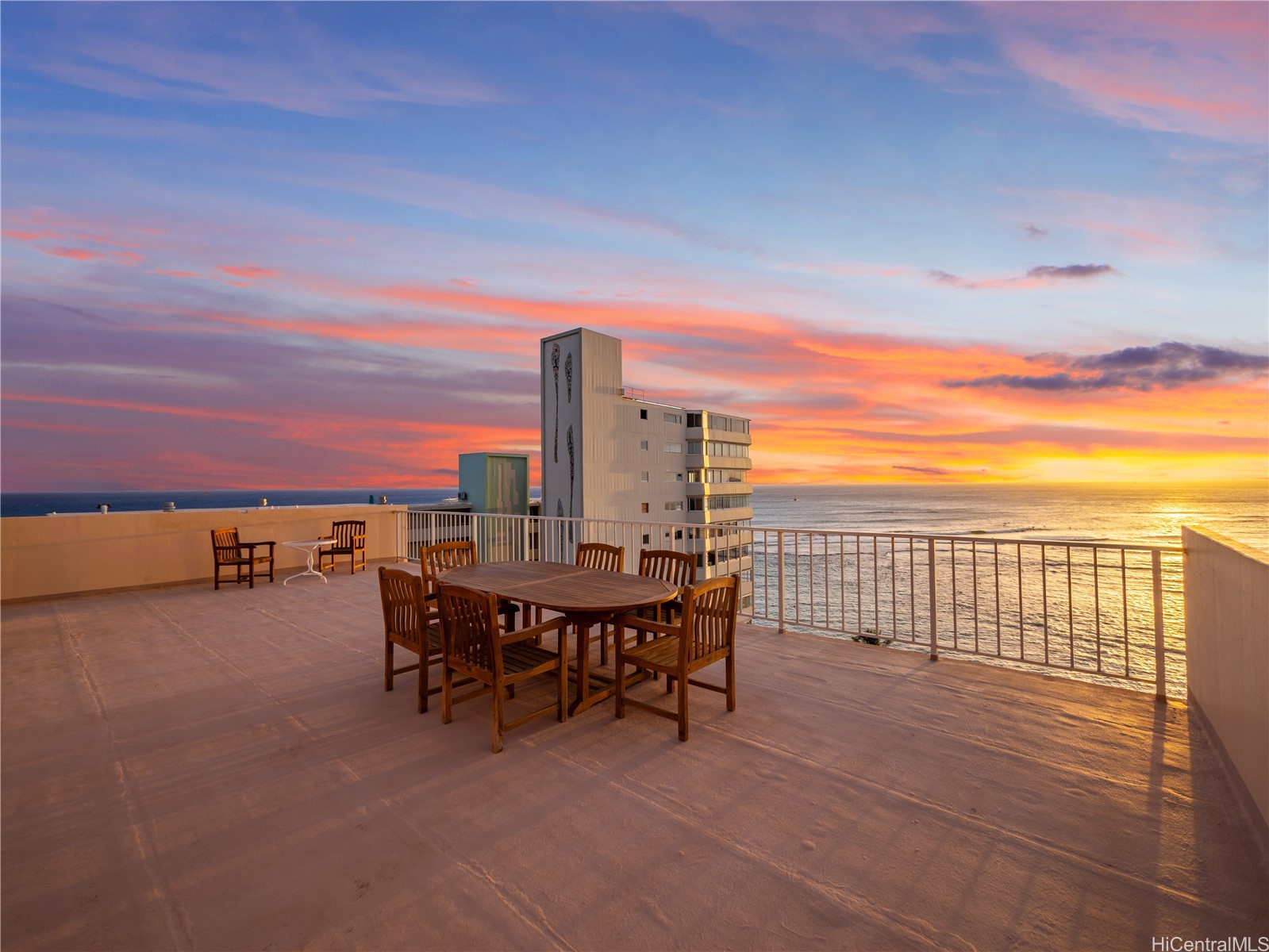 3056 Kalakaua Avenue Unit: 3W