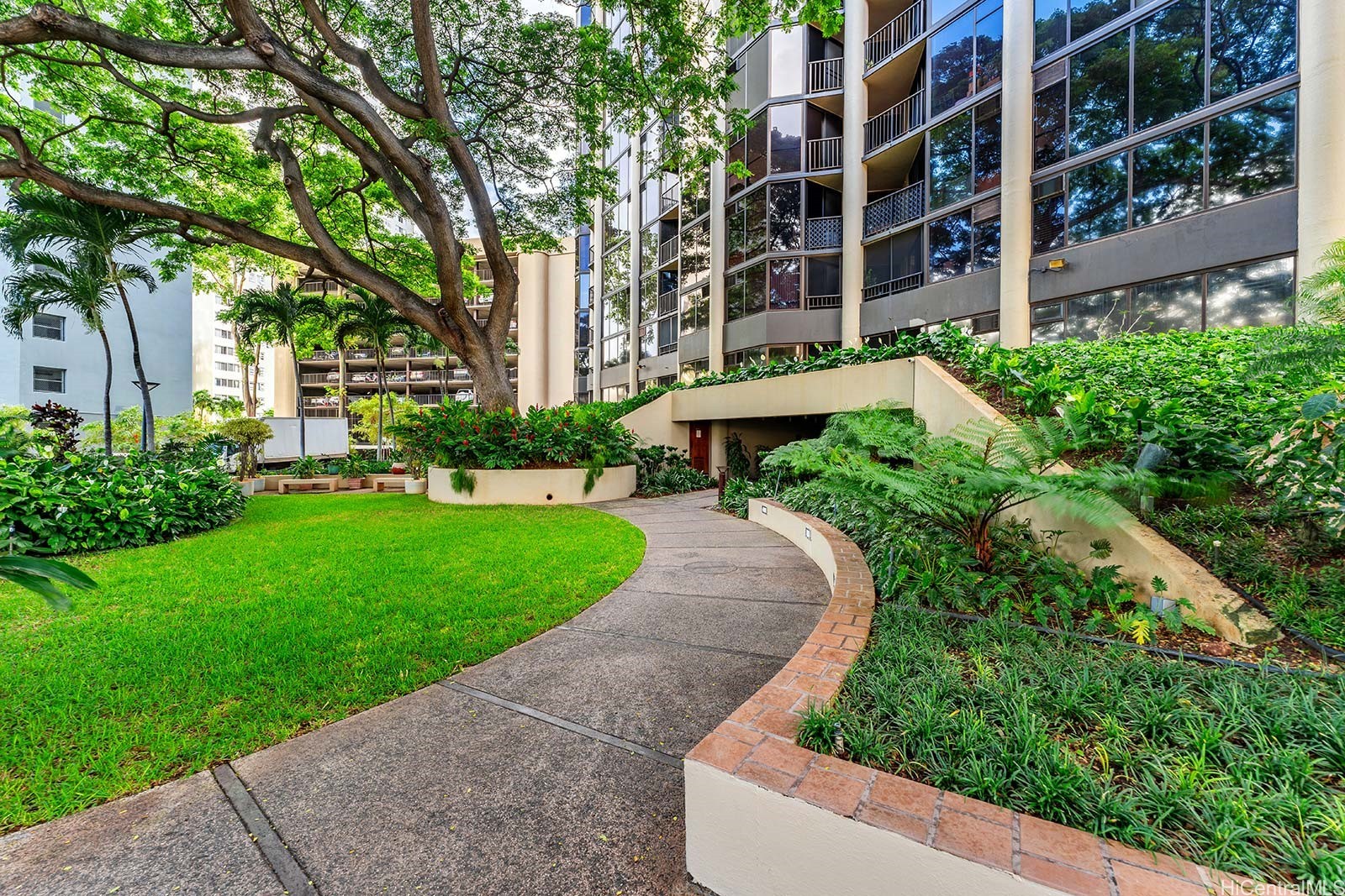 60 Beretania Street 2205