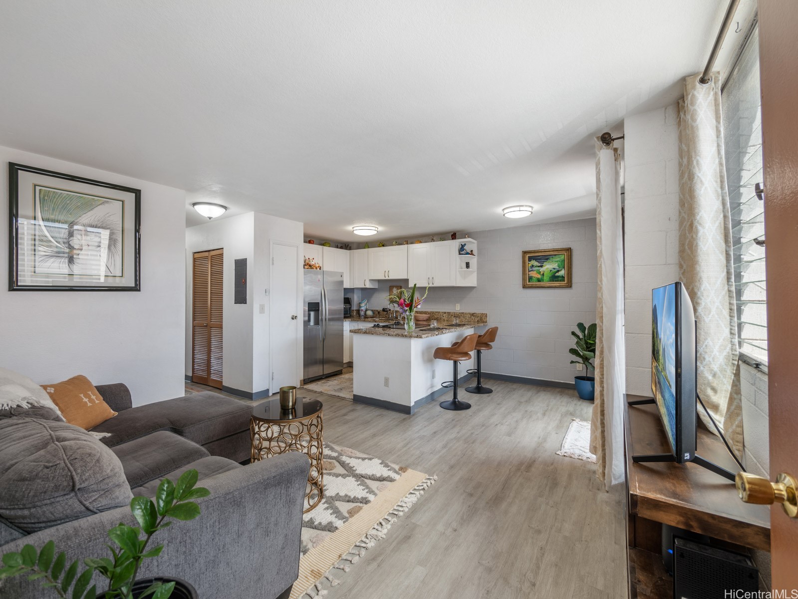 1103 Acacia Road 202