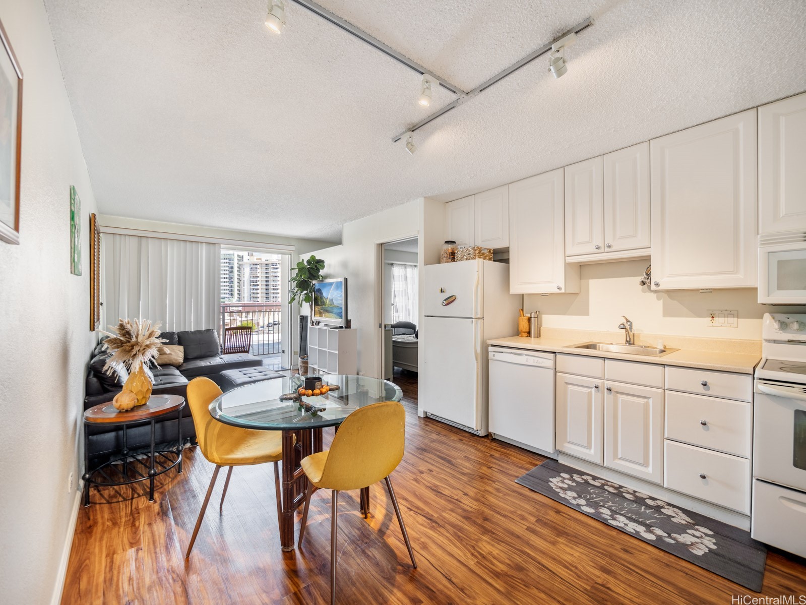 1655 Makaloa Street 404