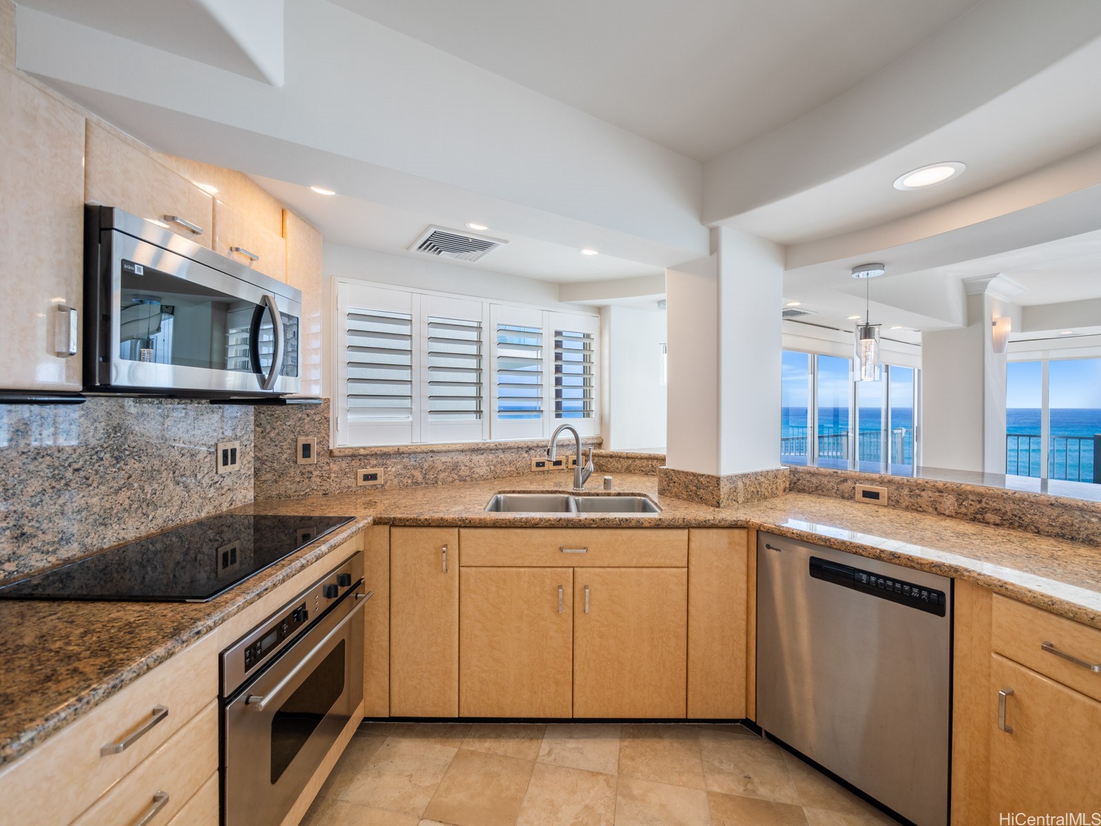 3015 Kalakaua Avenue 901