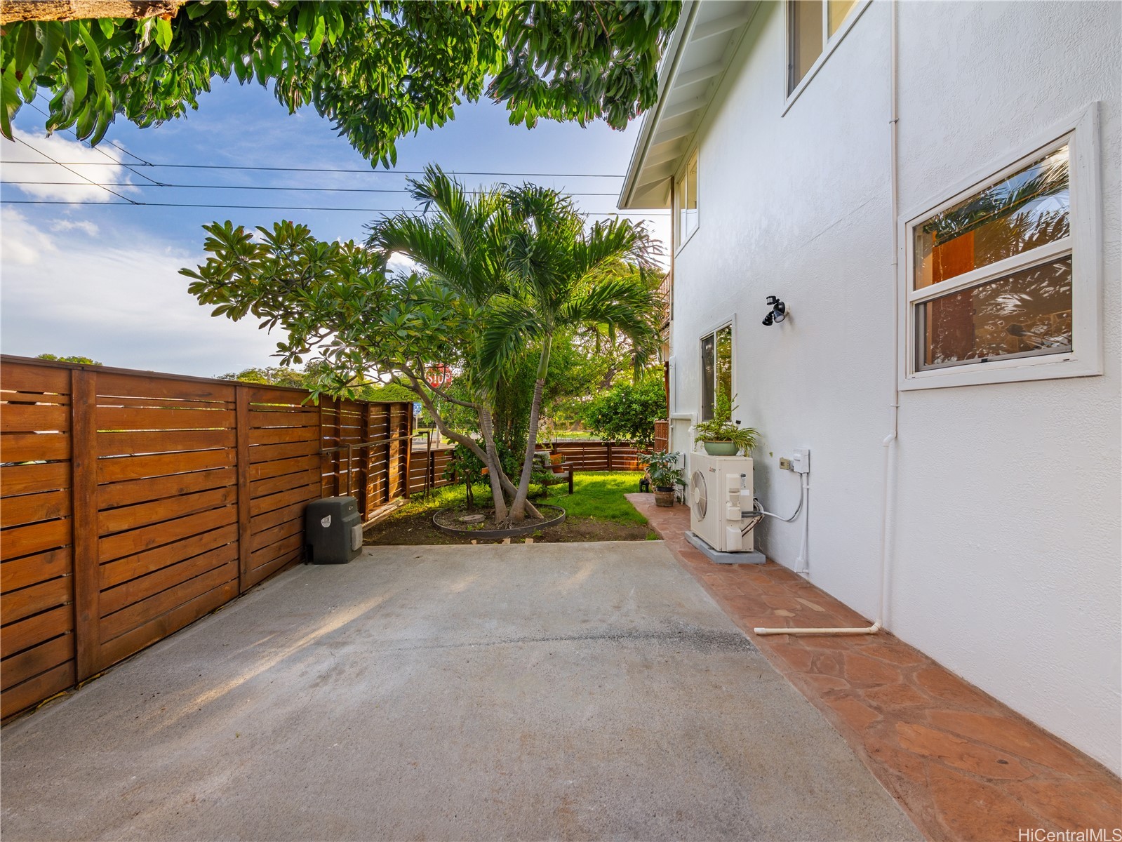 3568 Leahi Avenue