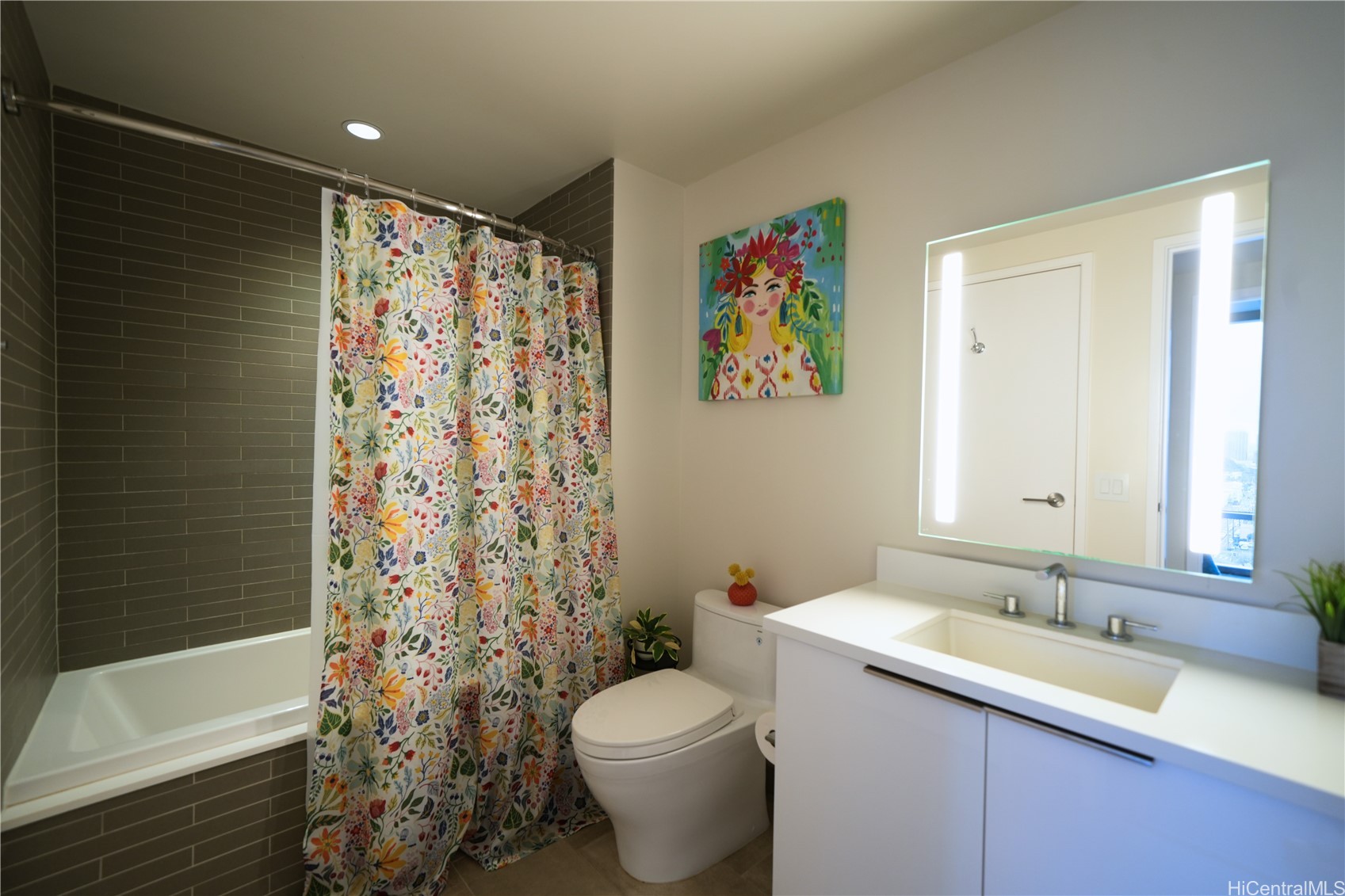 1001 Queen Street 1213