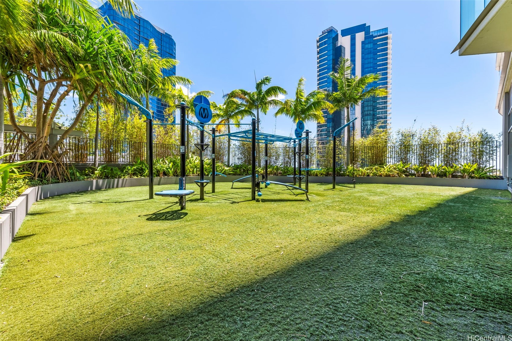 1001 Queen Street 1213