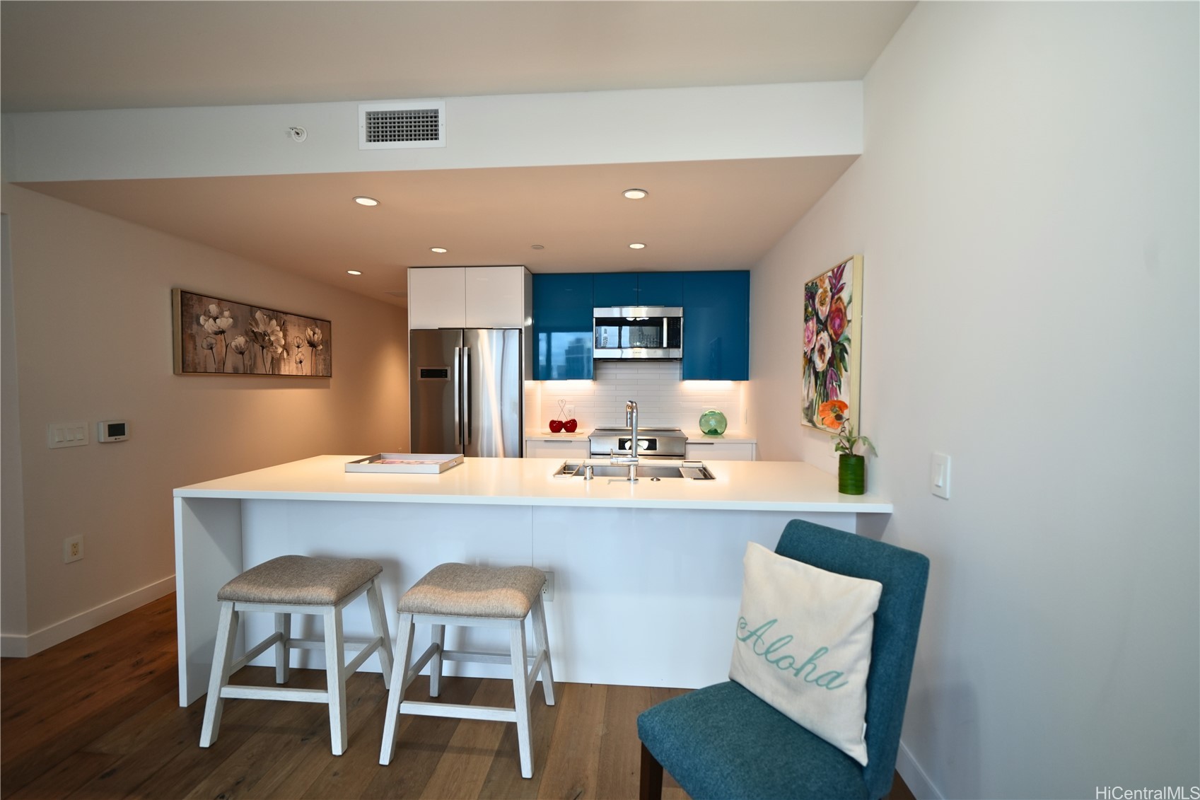 1001 Queen Street 1213