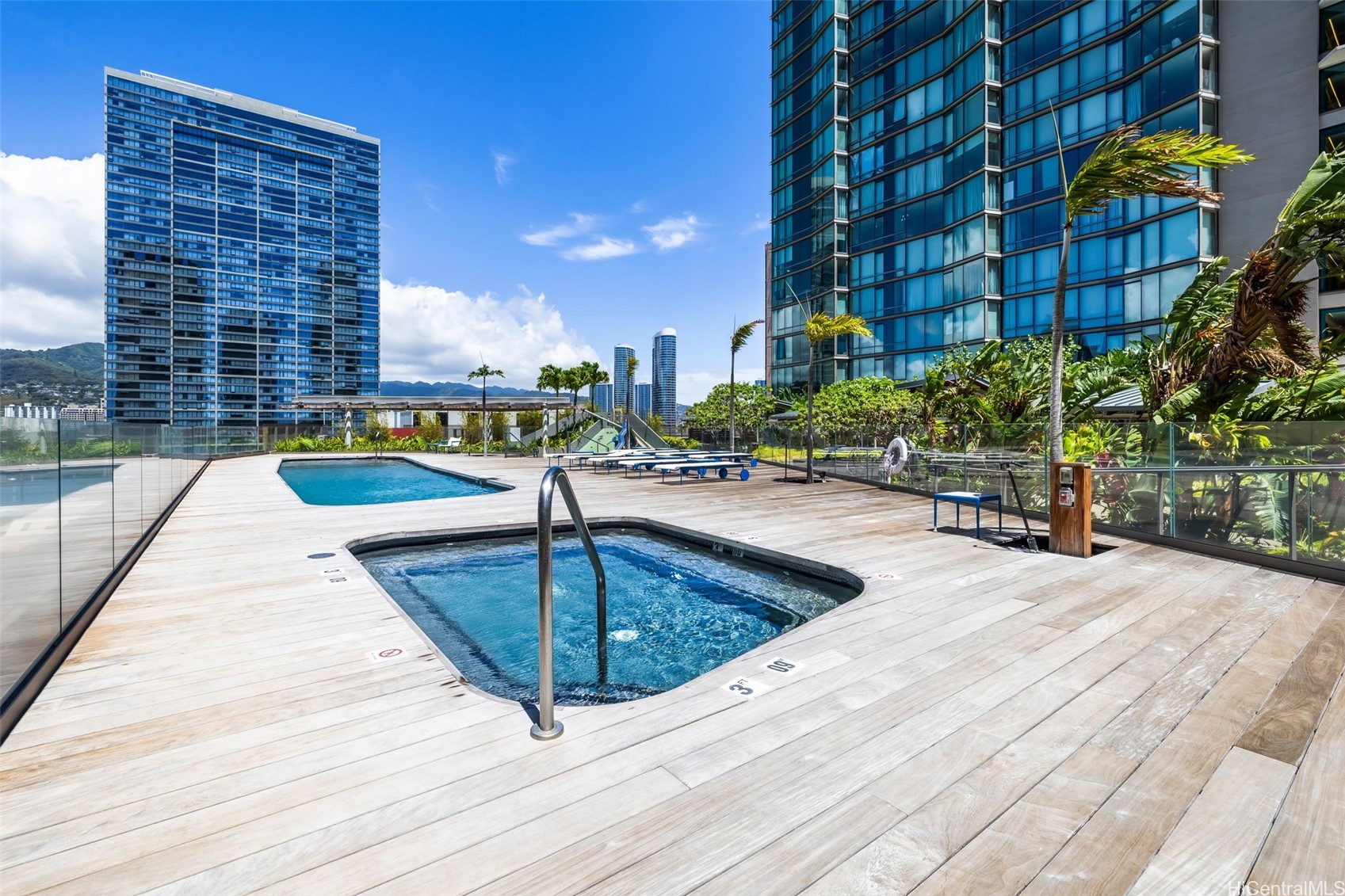 1001 Queen Street 1213