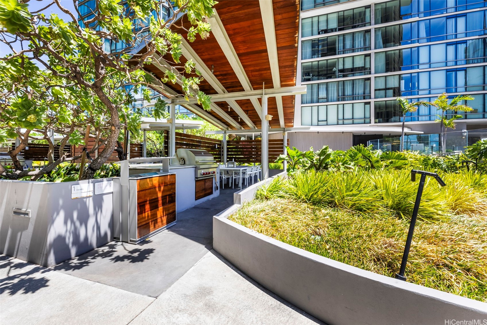 1001 Queen Street 1213