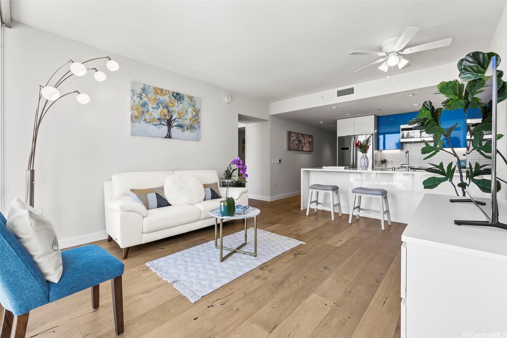 1001 Queen Street 1213