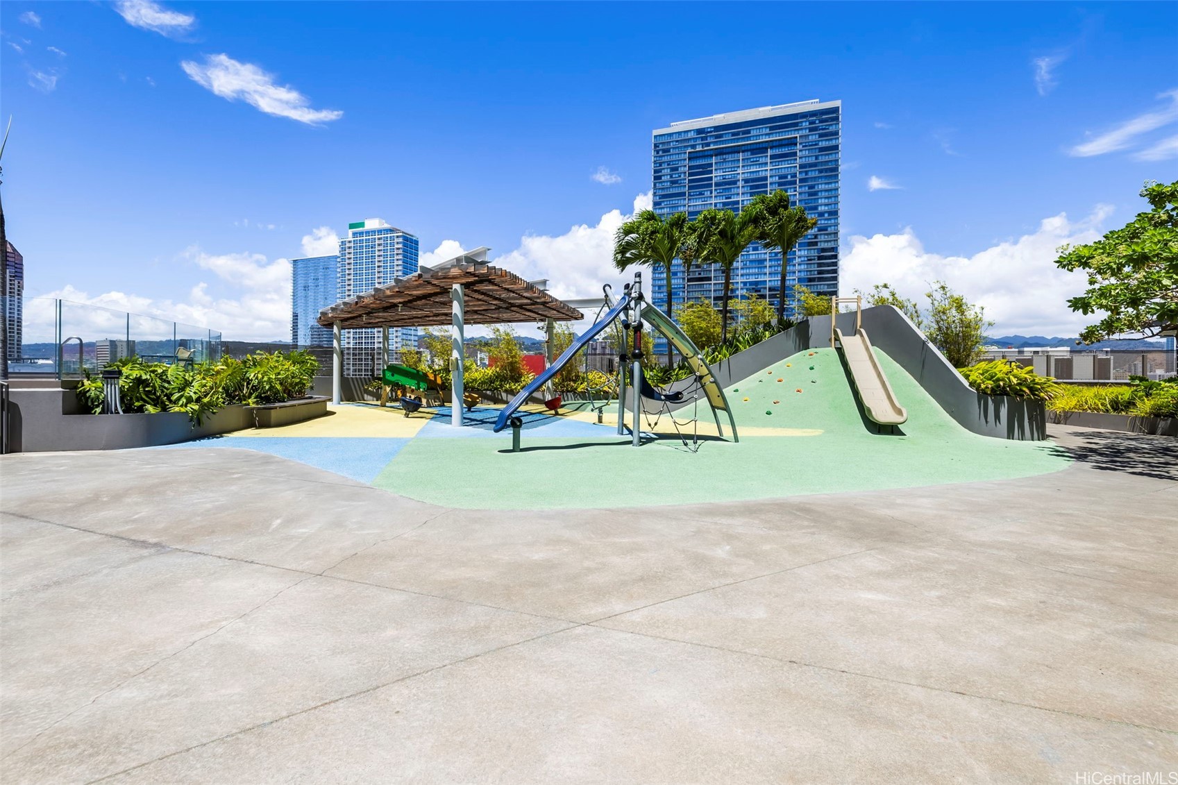 1001 Queen Street 1213