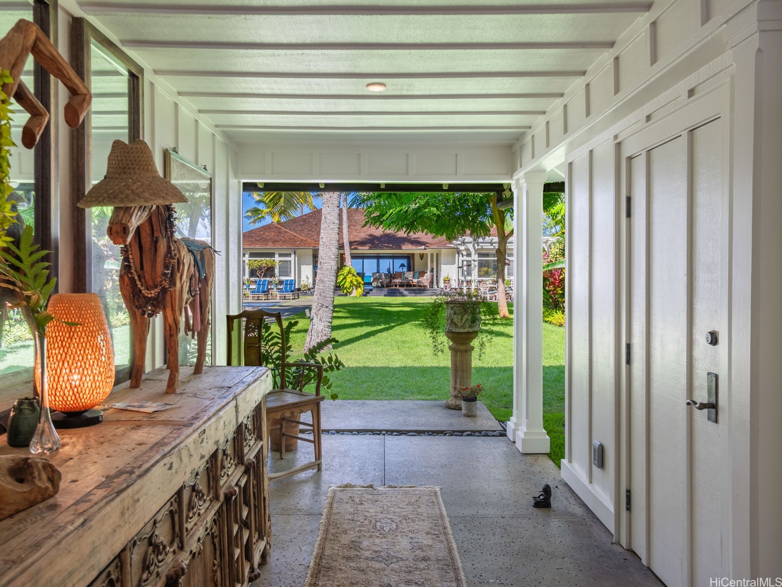 1586 Mokulua Drive