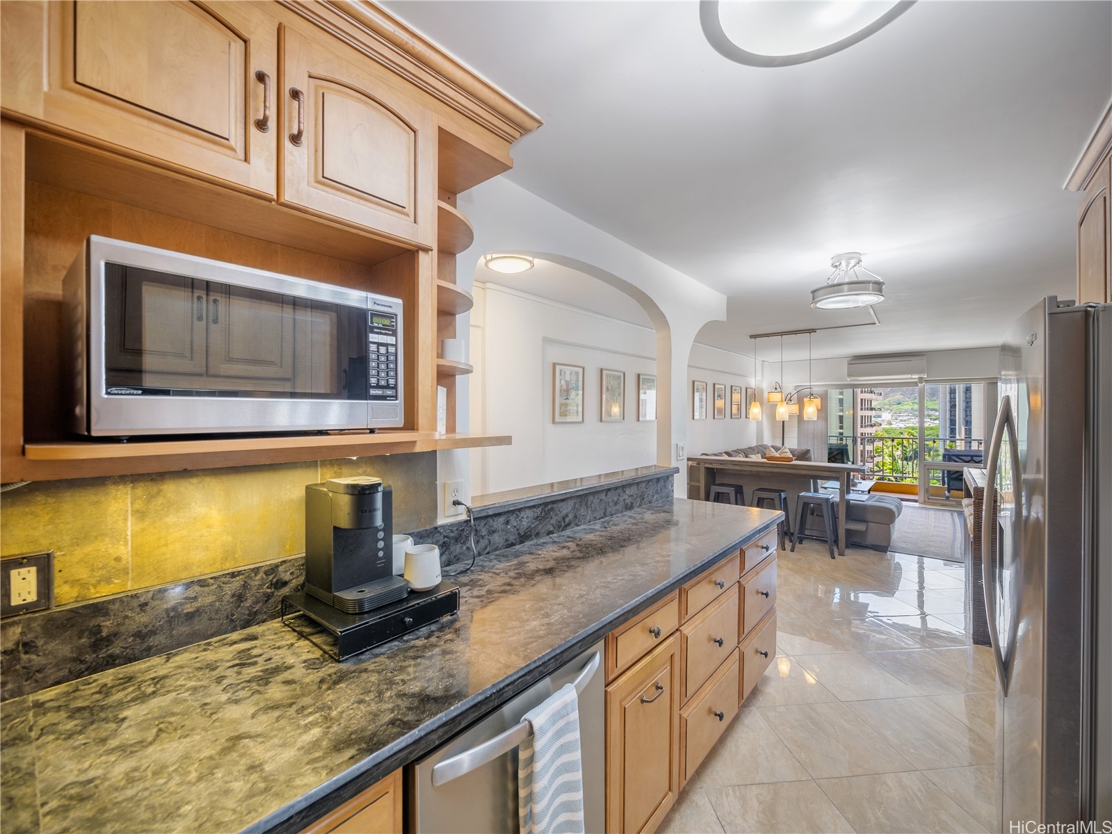 303 Liliuokalani Avenue 1104