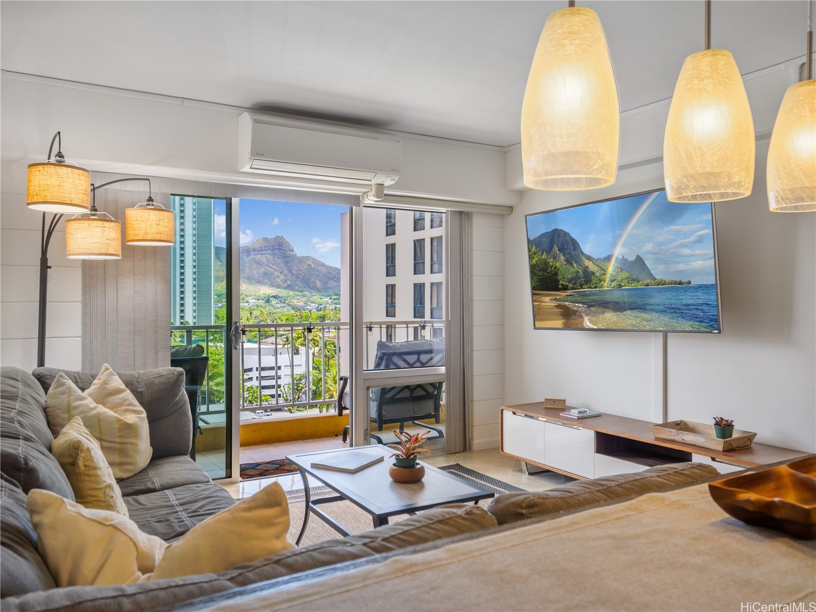 303 Liliuokalani Avenue 1104