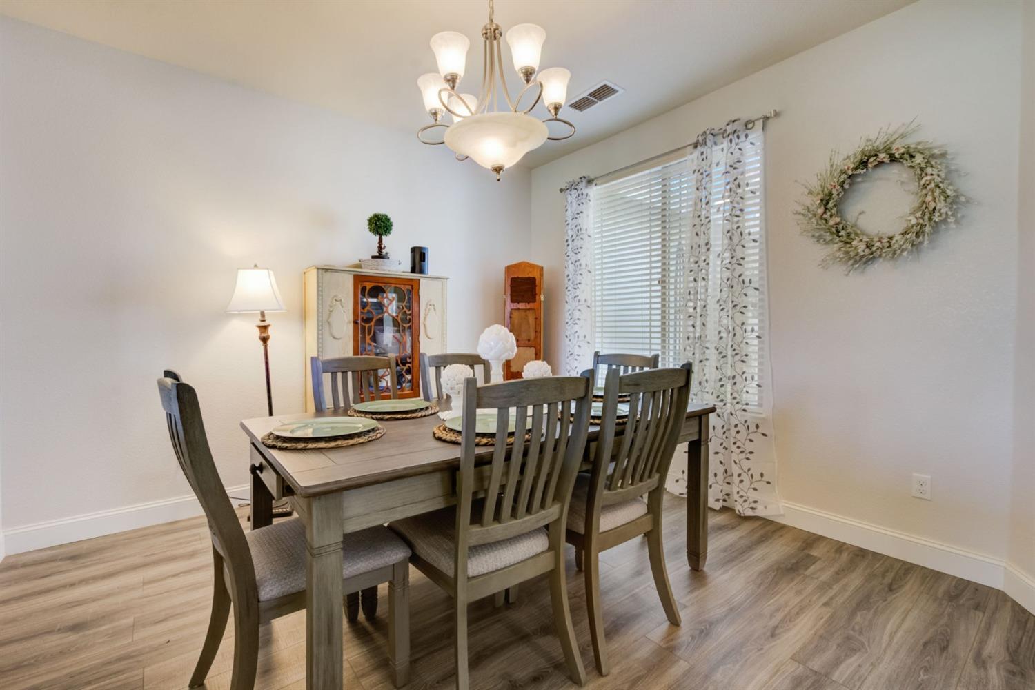 580 W Castle Oaks Drive