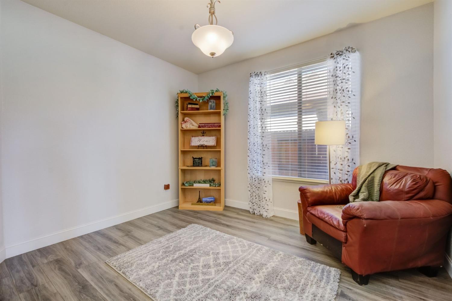 580 W Castle Oaks Drive