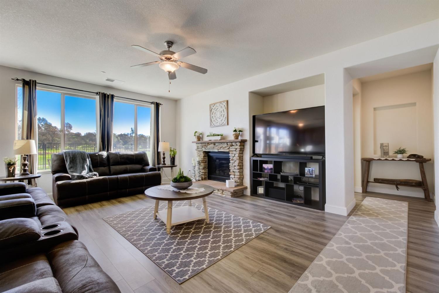 580 W Castle Oaks Drive