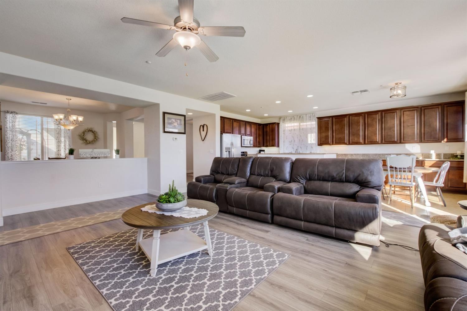 580 W Castle Oaks Drive