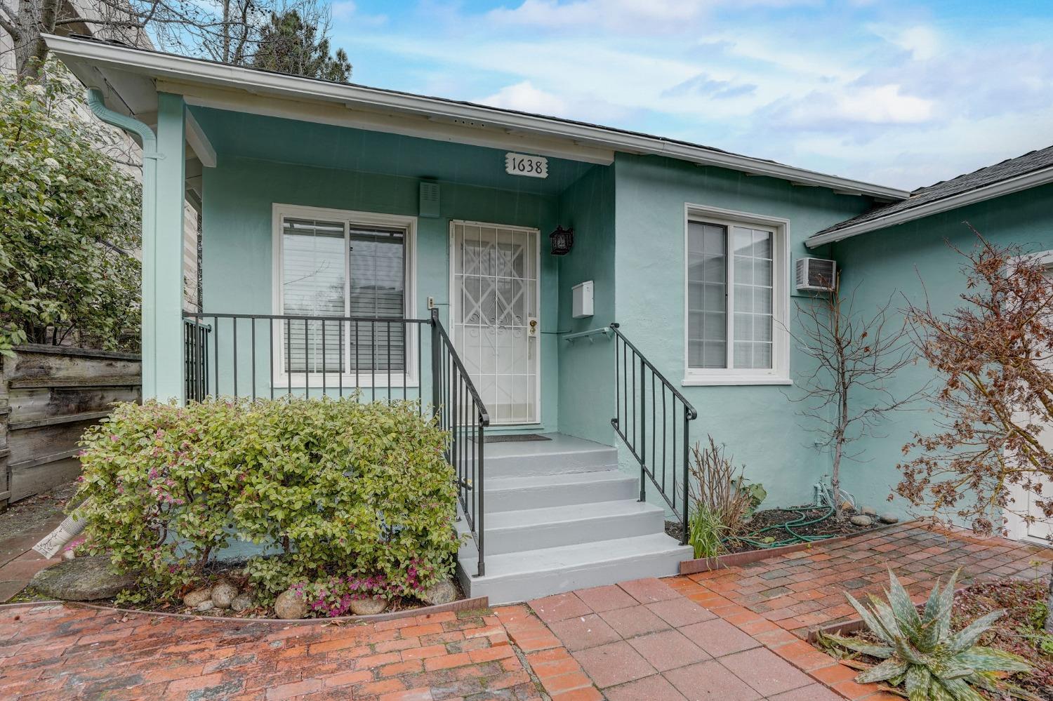 1638 Riviera Avenue
