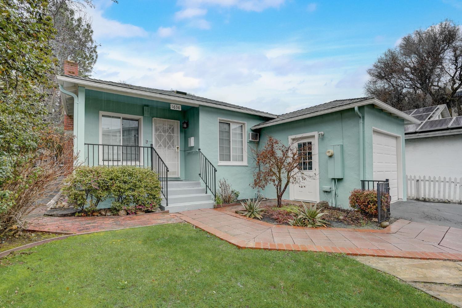 1638 Riviera Avenue
