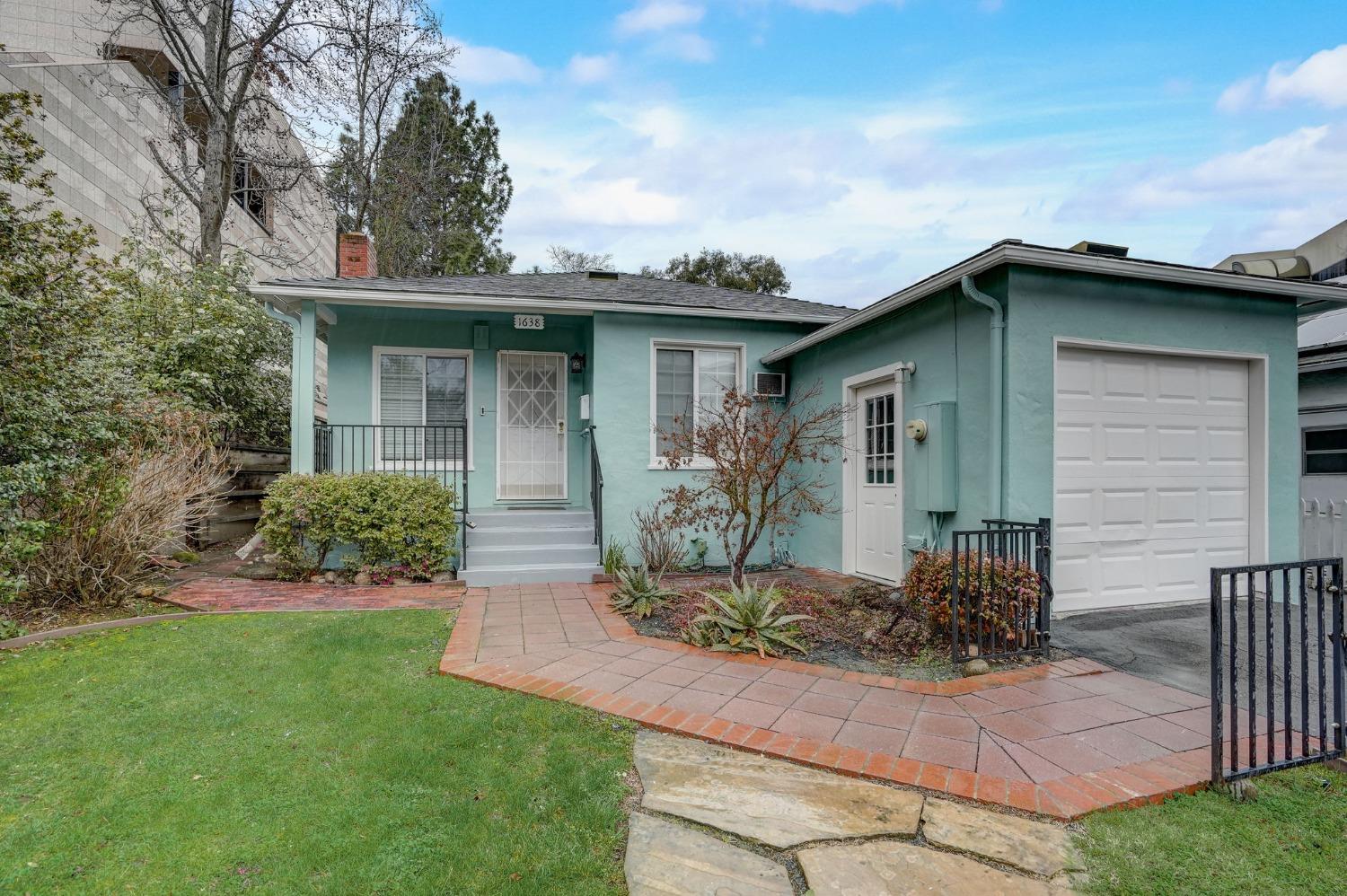 1638 Riviera Avenue