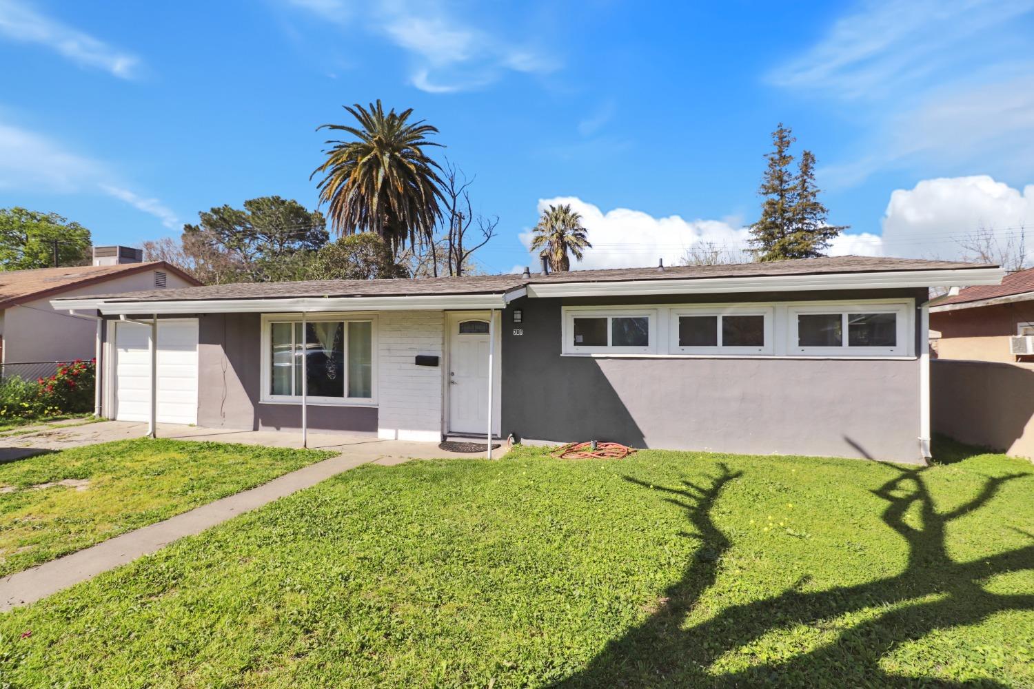 701 Las Palmas Avenue