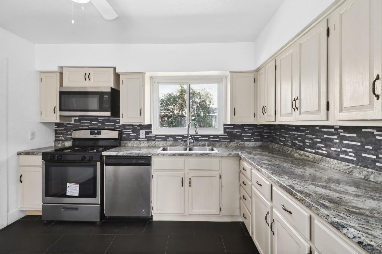 701 Las Palmas Avenue