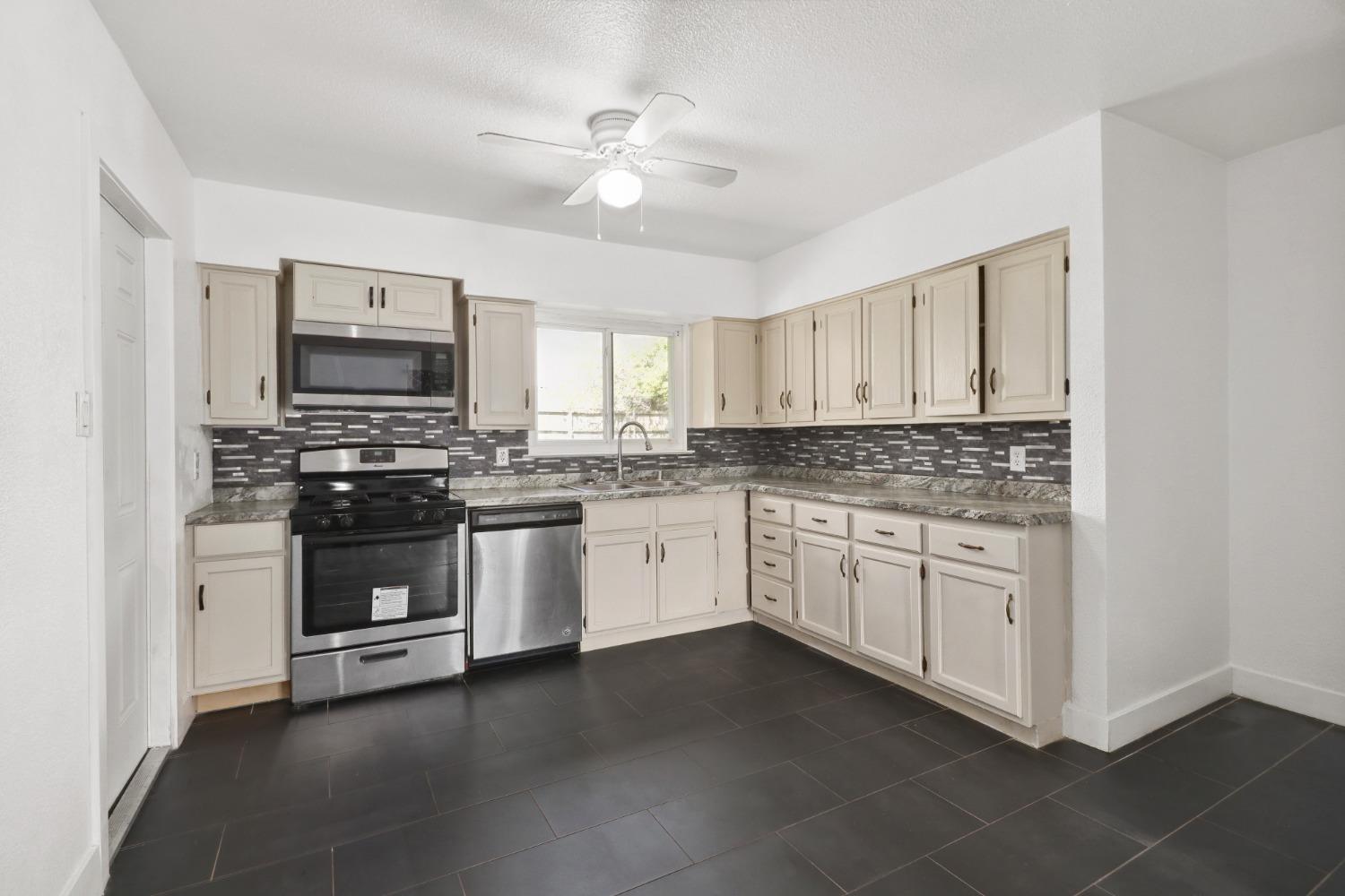 701 Las Palmas Avenue