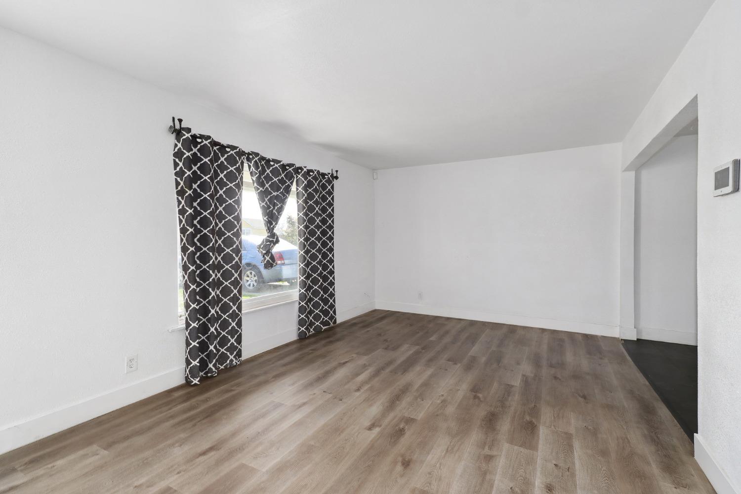 701 Las Palmas Avenue