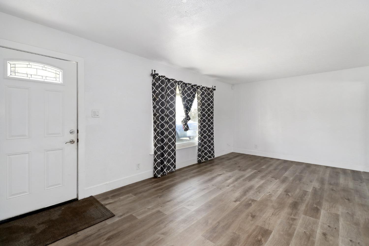 701 Las Palmas Avenue