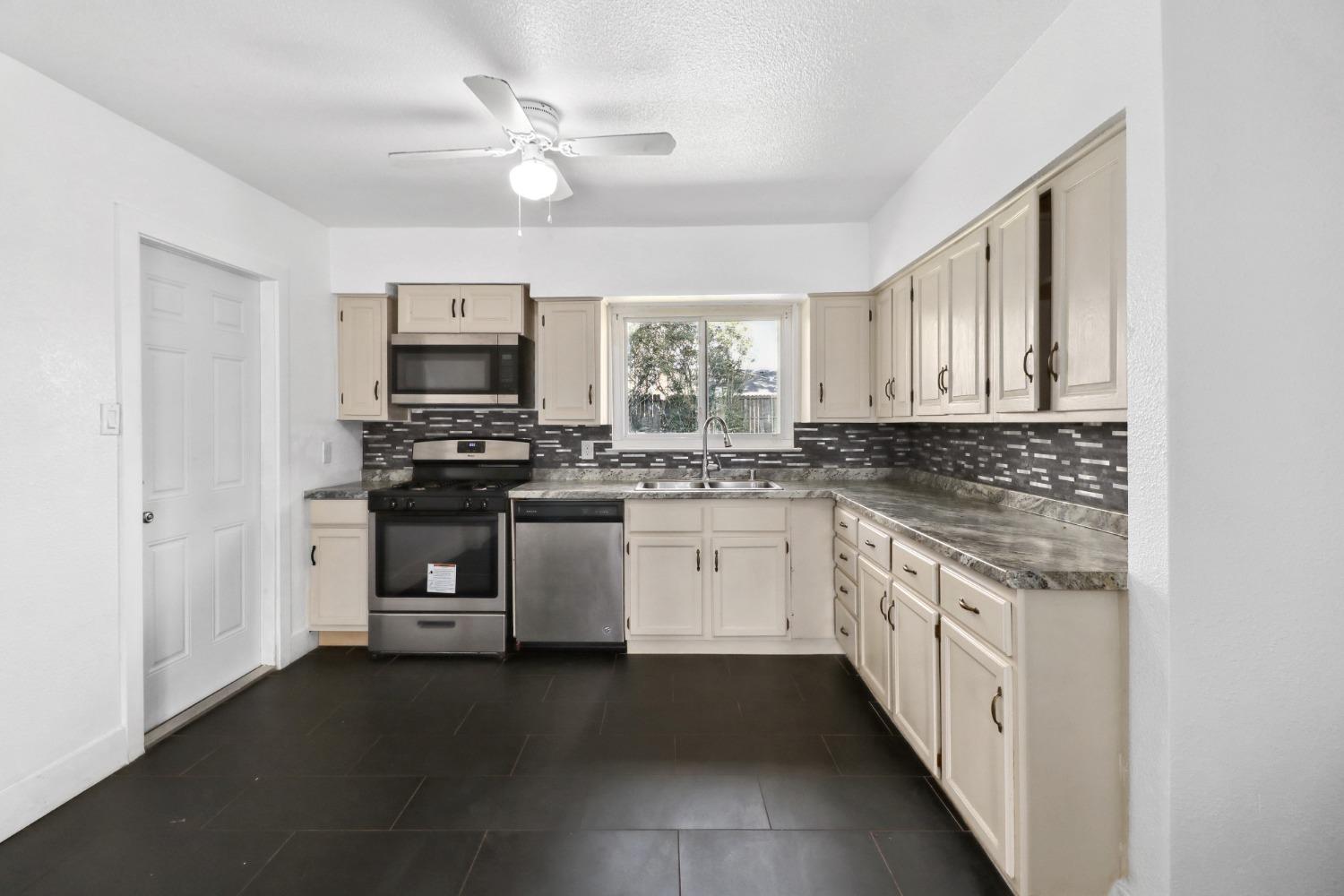 701 Las Palmas Avenue