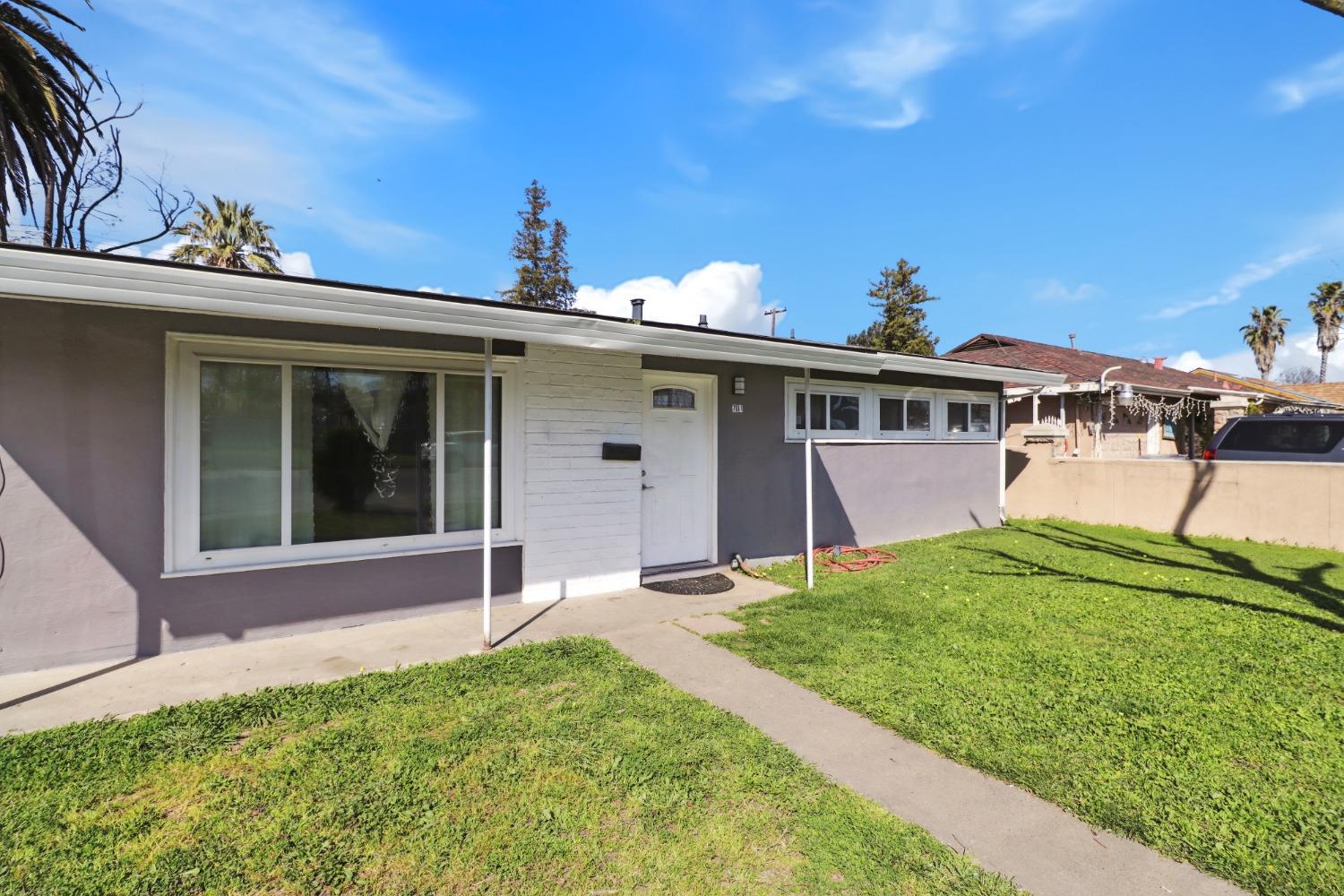 701 Las Palmas Avenue