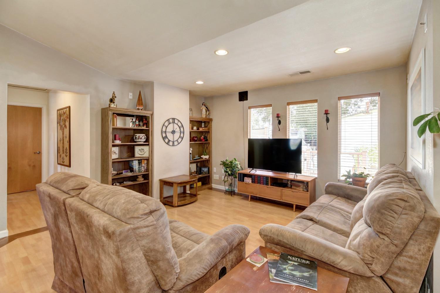 9658 Eisenbeisz Street