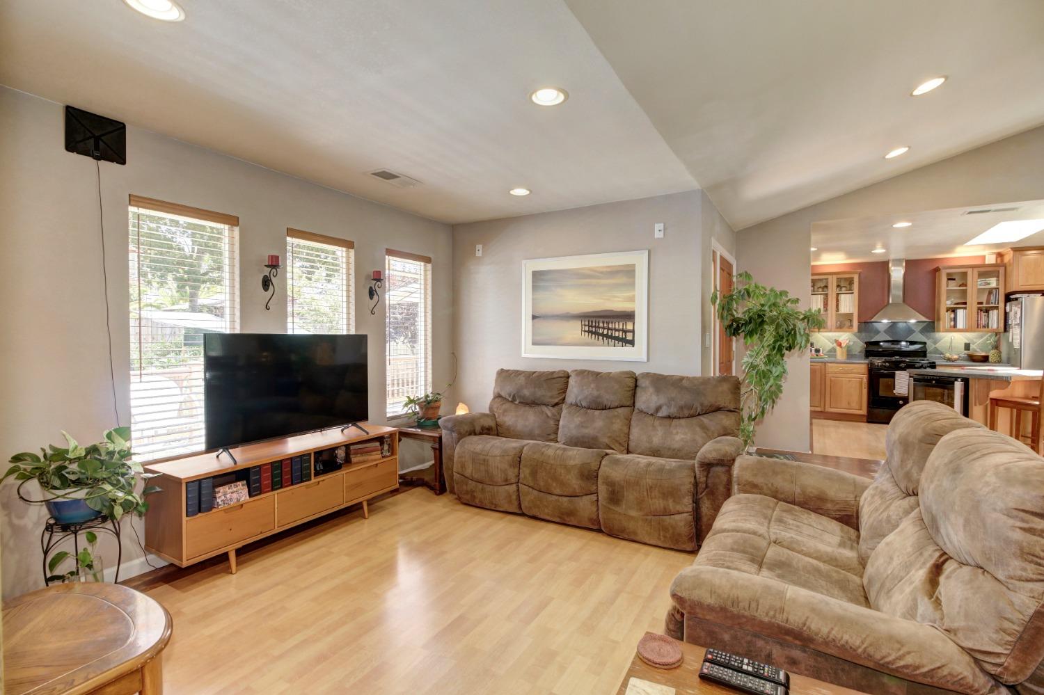 9658 Eisenbeisz Street