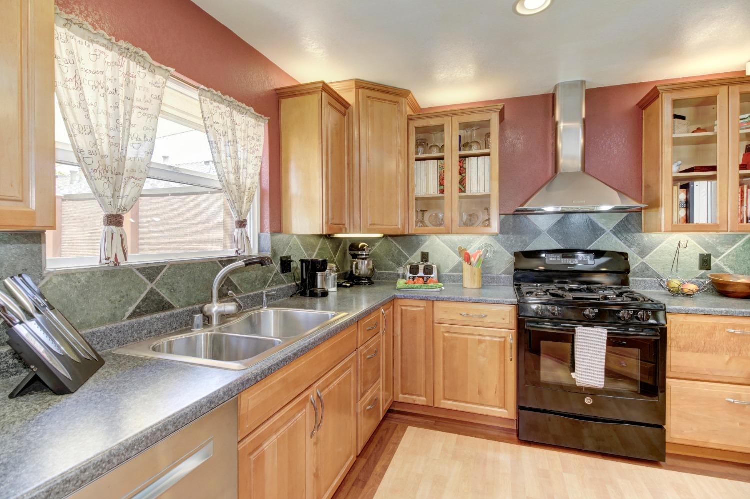 9658 Eisenbeisz Street