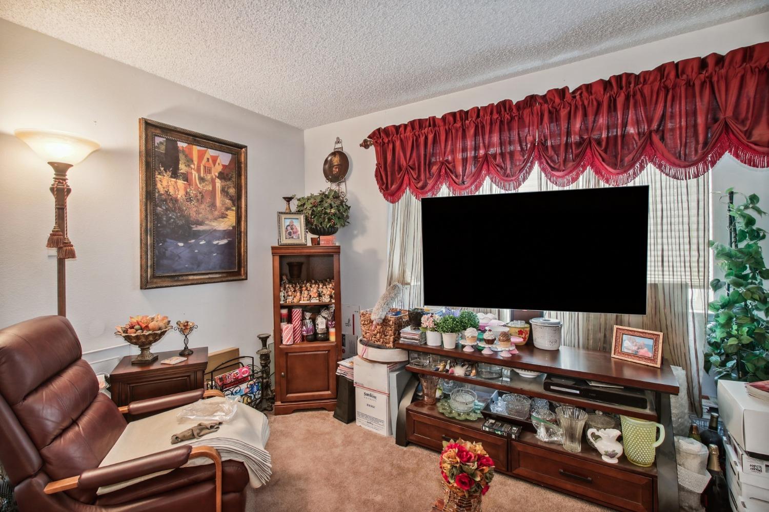 10105 La Gloria Way