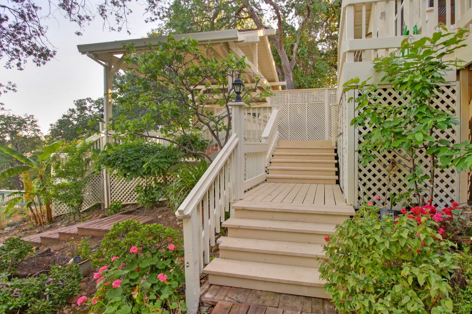 106 River Ridge Court