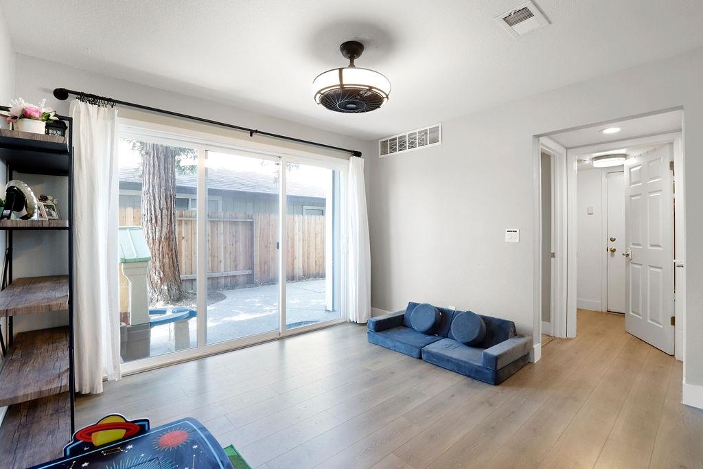 4044 Tawny Meadow Way