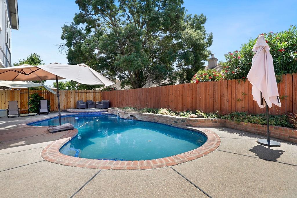 4044 Tawny Meadow Way