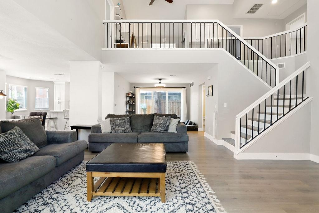 4044 Tawny Meadow Way