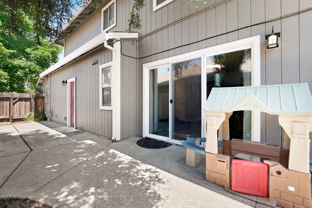 4044 Tawny Meadow Way