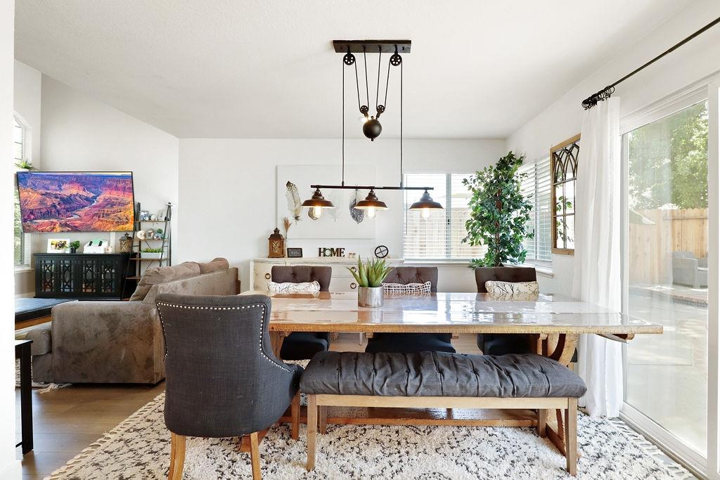 4044 Tawny Meadow Way