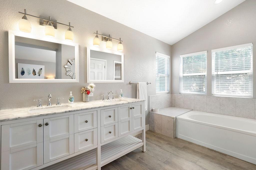 4044 Tawny Meadow Way